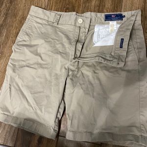 Vineyard Vines Men’s shorts.